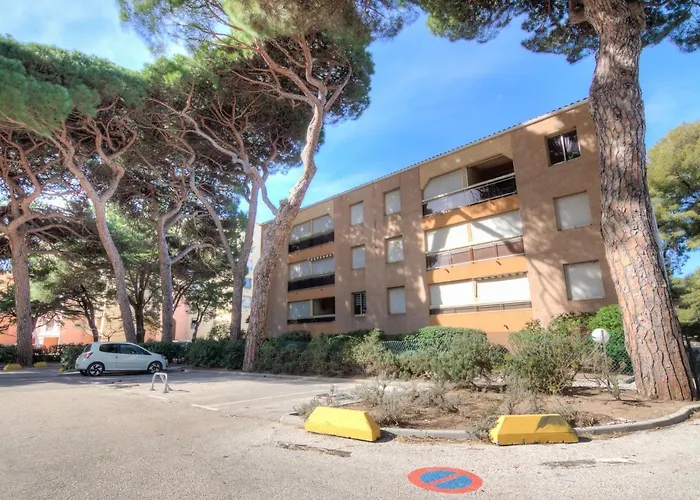 Apartment Les Regatiers By Interhome Hyères